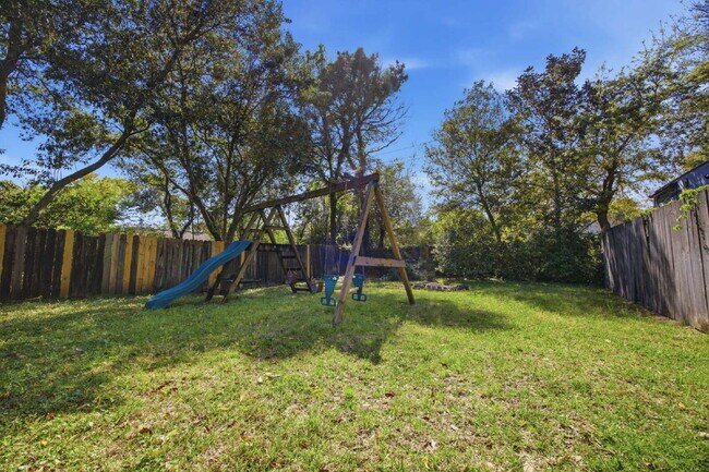 Building Photo - "Charming 4-Bedroom Shalimar Retreat- Power Included With Rent!"
