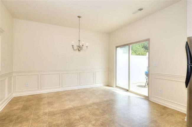 Building Photo - 2658 Avanti Way