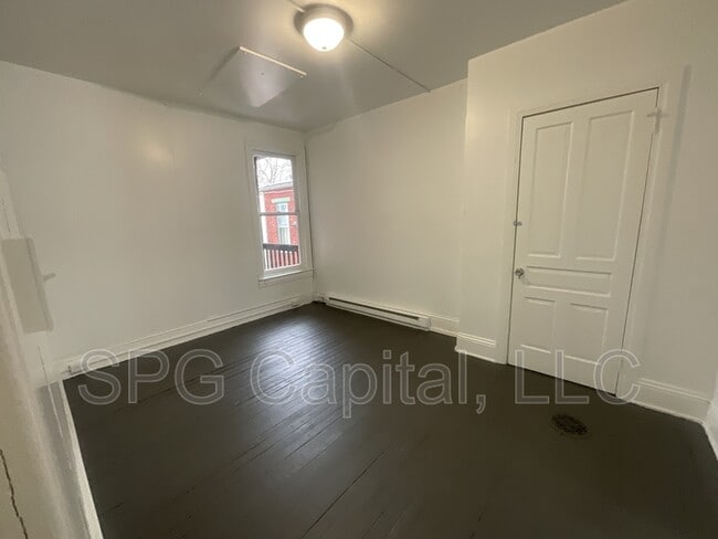 Building Photo - 301 N Newberry St