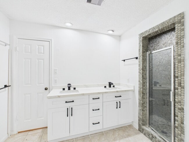 Building Photo - 7610 Hopewell Ln