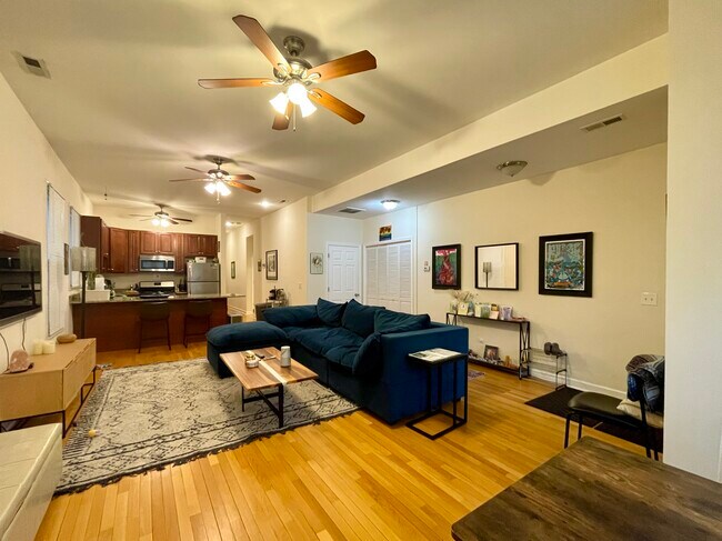 Building Photo - 2620 W Armitage Ave