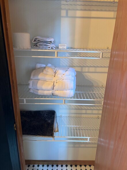 Building Photo - 306 Sunnyview Ln