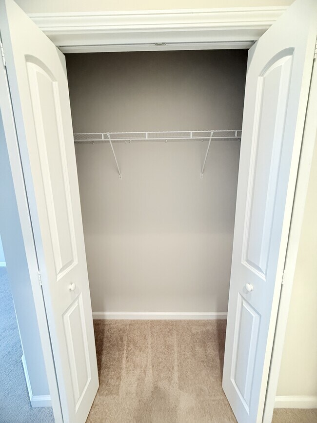 Building Photo - 220 Machrie Lp