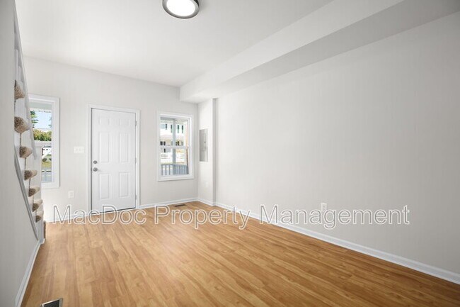 Building Photo - 1424 William St