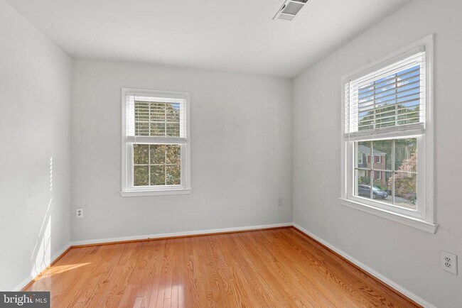 Building Photo - 9932 Longford Ct