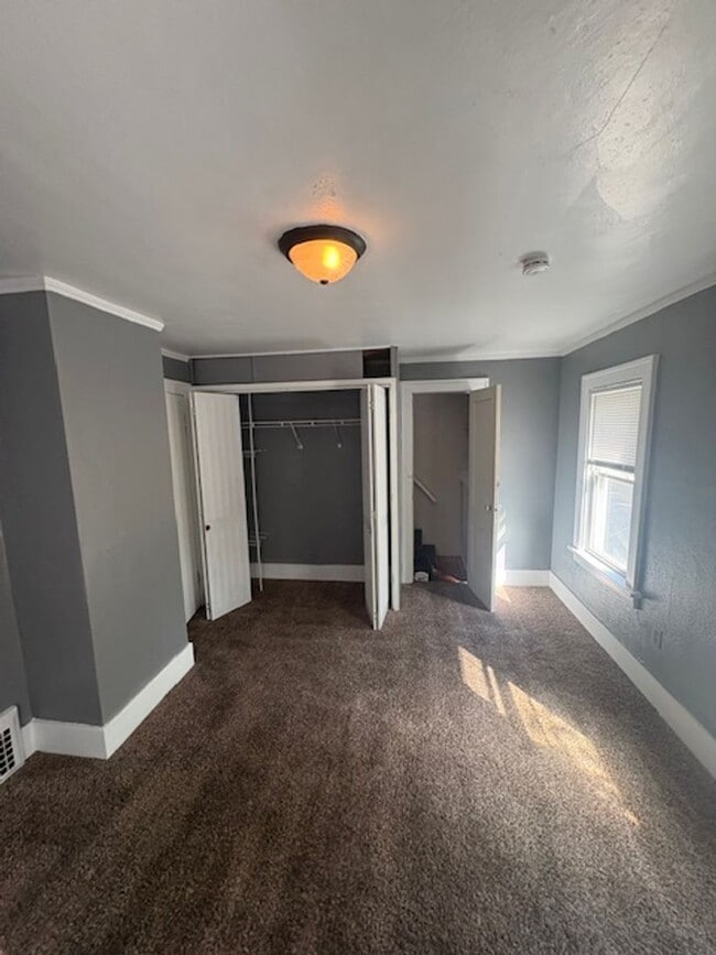 Building Photo - Single-Family 3 bedroom Home