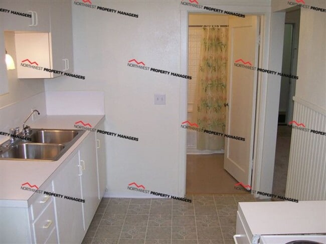 Building Photo - r174a