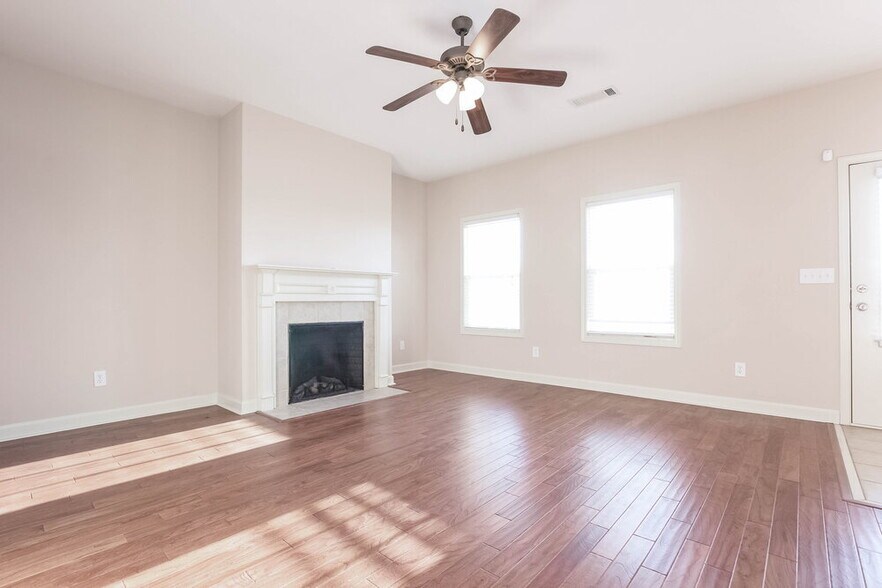 Building Photo - 537 Pringle Dr NE