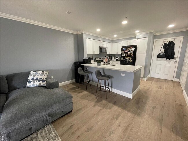 Building Photo - 13905 Fairway Island Dr