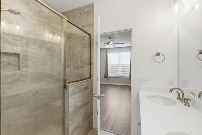 Building Photo - 1170 Dickerson Rd