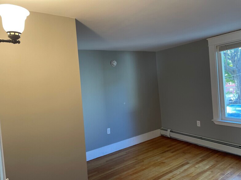 Building Photo - 6 York St