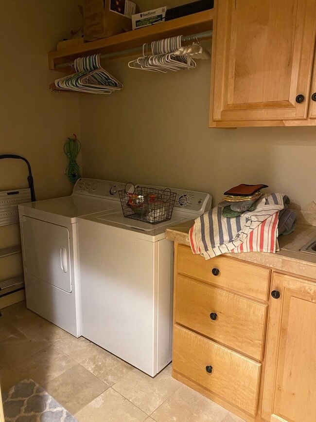 Building Photo - Fully furnished rental in downtown Anchorage