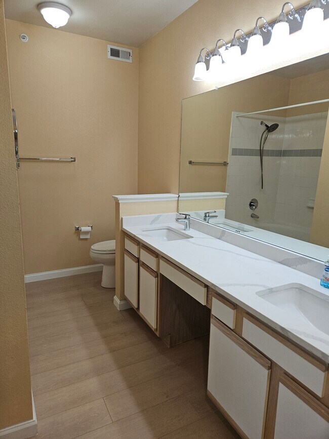 Building Photo - 7442 S Quail Cir