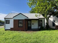 Building Photo - 1702 NW Columbia Ave