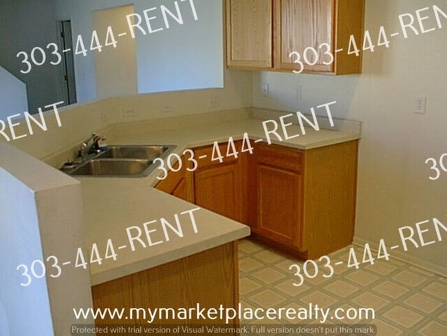 Building Photo - Spacious Two Story Home