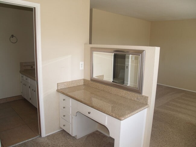 Building Photo - RENT WILL BE $3950 THROUGH MAY 2026!