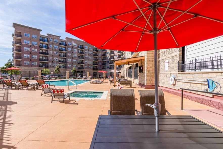 Building Photo - Carson Street Towers