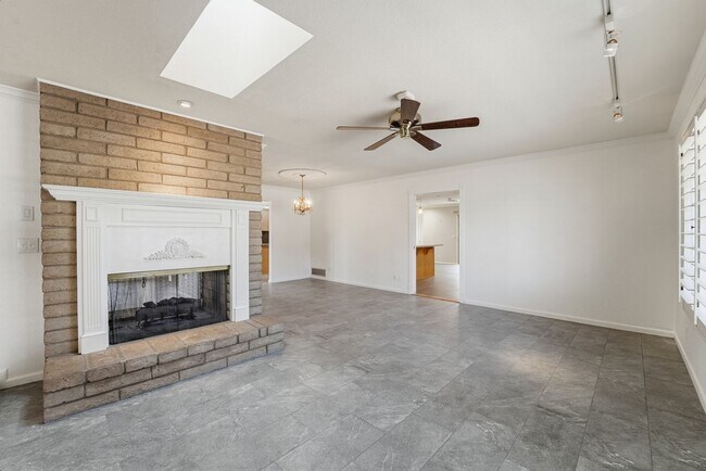 Building Photo - Welcome to this beautiful 4-bedroom, 3-bathroom home in Tempe Arizona!
