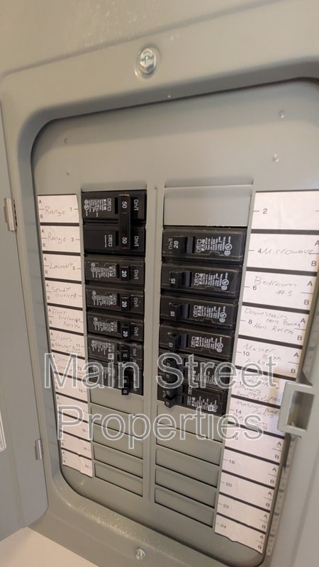 Building Photo - 2083 Downing Dr
