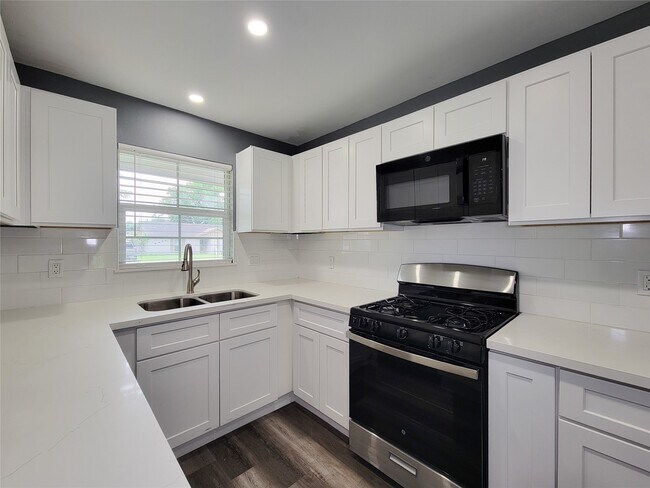 Building Photo - 6327 Mardale Dr