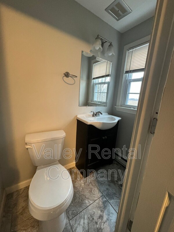 Building Photo - 87 S Silver Ln
