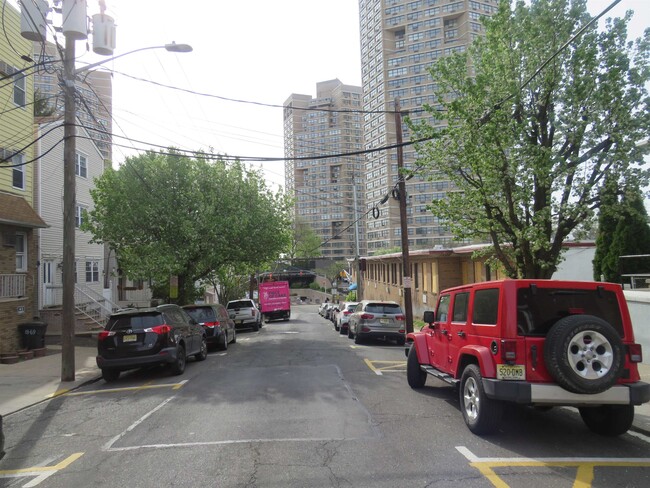Building Photo - 22 69th St