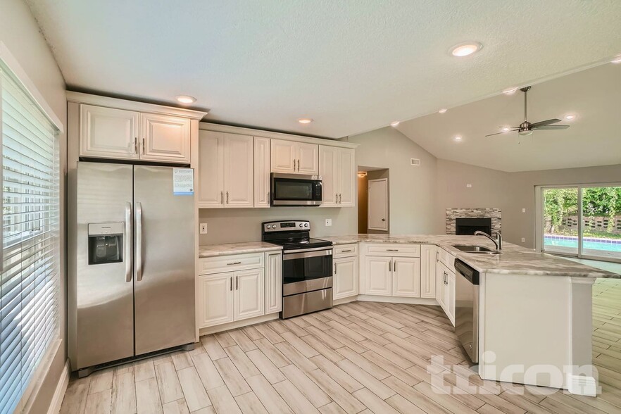 Building Photo - 361 Glenholly Ct