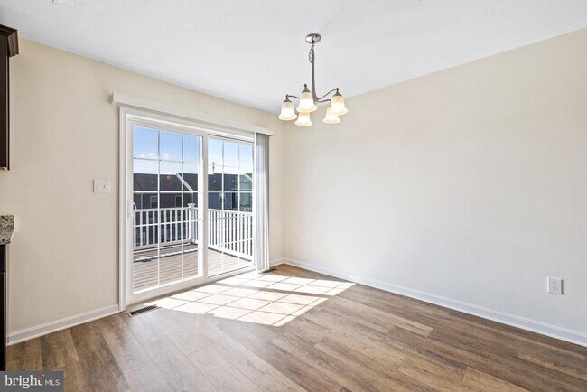 Building Photo - 120 H St