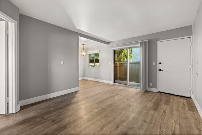 Building Photo - 10990 Del Norte St