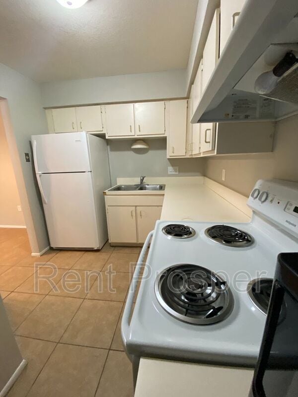 Building Photo - 304 Cherokee Ct