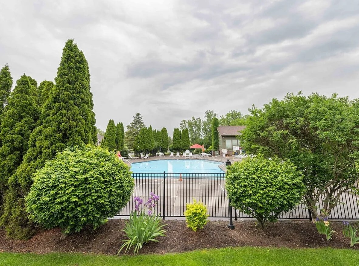 Pool - 384 Surrey Hill Way