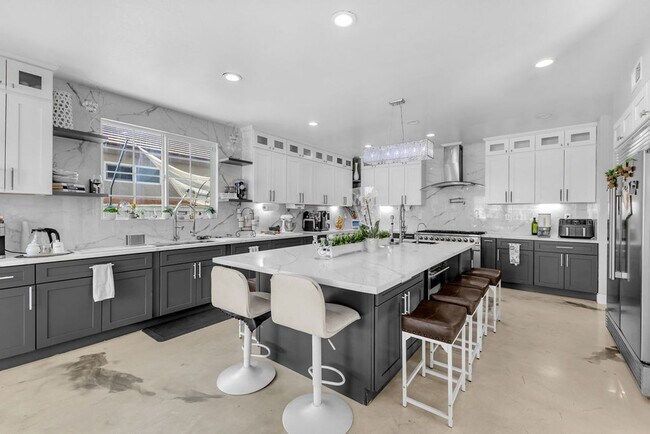 Building Photo - 469 Partridge Ln
