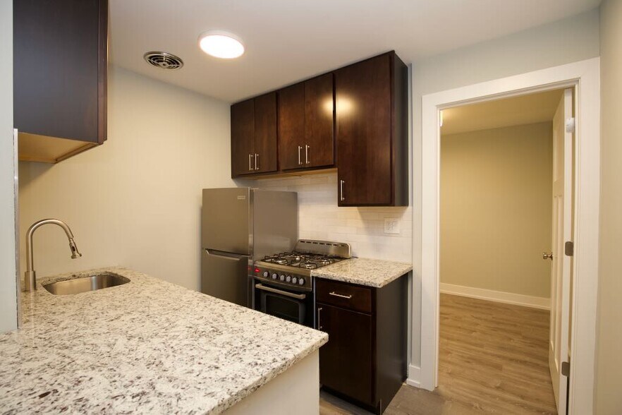 Building Photo - 448 W Barry