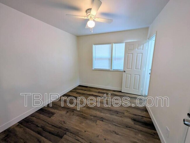 Building Photo - 936 Bradley St