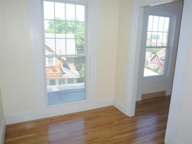 Building Photo - 14 Rockland Pl