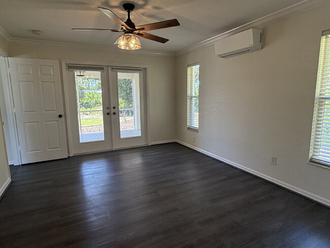Building Photo - "3-Bedroom North Port Home!"