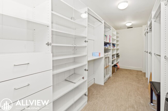 Building Photo - Stunning 3 Bedroom + Bonus Room 3.5 Bath A...