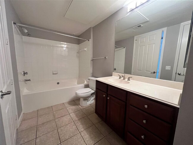 Building Photo - 7575 Kirby Dr