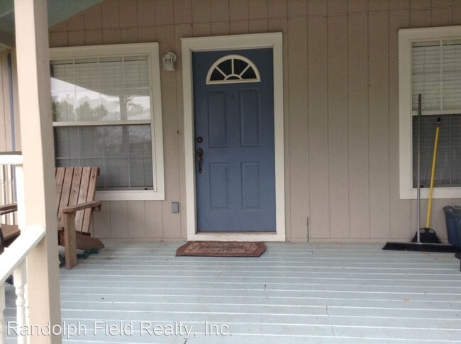 Building Photo - 2 br, 1.5 bath House - 215 W. SCHULZ