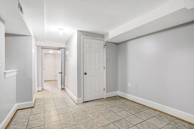 Building Photo - 2BR Basement Apartment | Brightwood