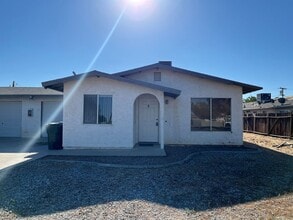 Building Photo - 727