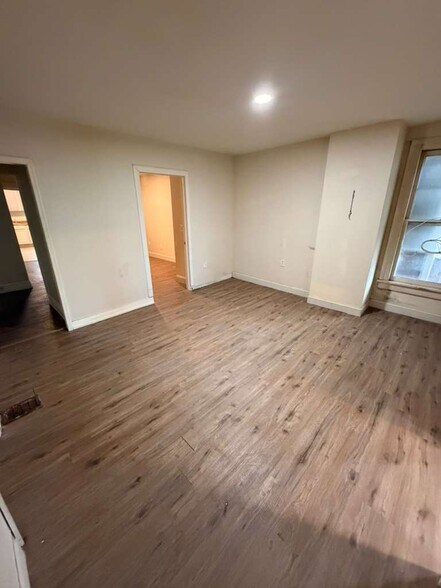 Building Photo - 252 3rd Ave