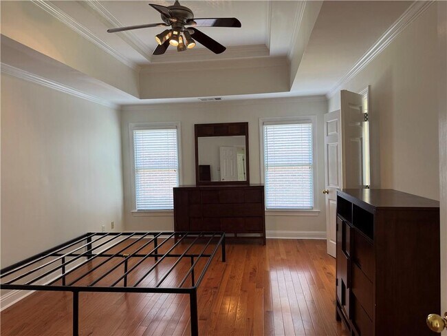 Building Photo - 4913 Green Pointe Way NE
