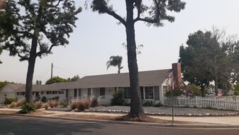 Building Photo - 1400 E Marshall Pl