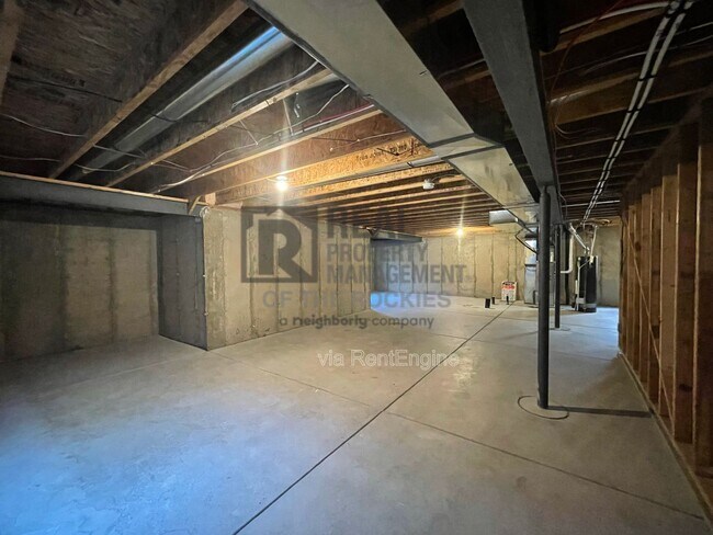 Building Photo - 420 Territory Ln