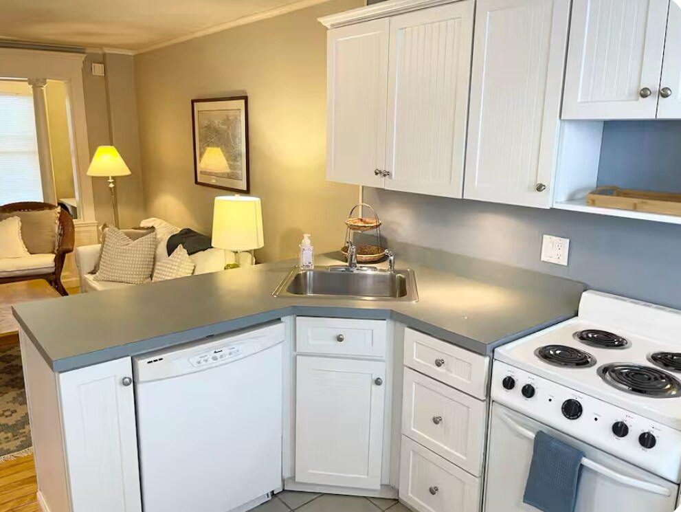 Building Photo - 4 Belmont St