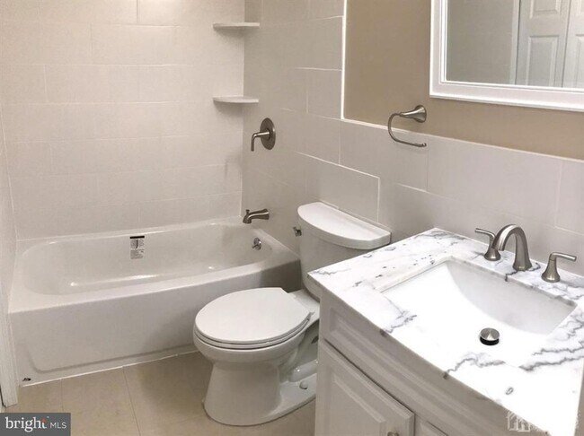 Building Photo - 4811 Ravens Crest Dr