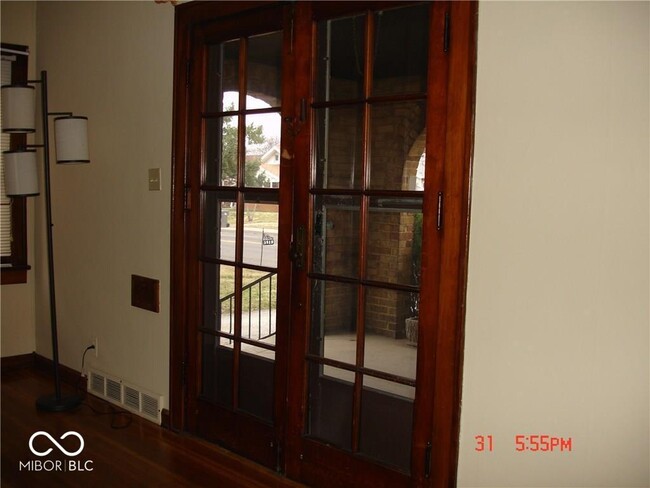 Building Photo - 5221 E 10th St