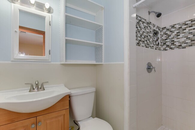 Building Photo - 128 Mann Dr
