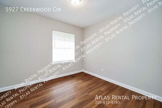 Building Photo - 5927 Creekwood Cir Irondale, AL 35210